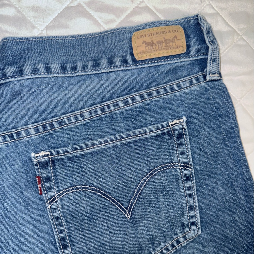 Levi's Classic Blue Jean Shorts - Picture 4 of 4